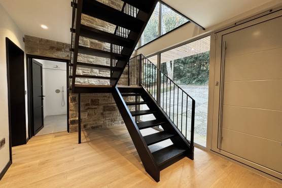 3513W-9-tv-shoot-location-house-in-Leeds-contemporary-staircase.jpg