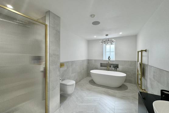 3504M 20 filming location house in Manchester modern bathroom.jpg