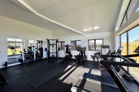 3516L 30 photo shoot location house near Preston home gym.jpg