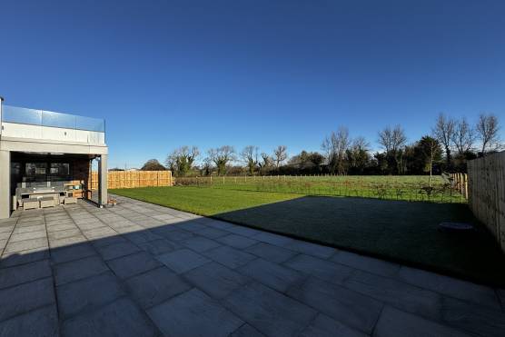 3516L 33 tv shoot location house in Lancashire modern garden.JPG