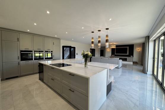 3516L 5. tv drama location house in Lancashire modern open plan kitchen.jpg