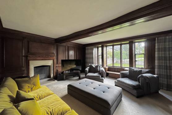 3316C 16 filming location house in Cheshire period property traditional living room wood panelling.jpg