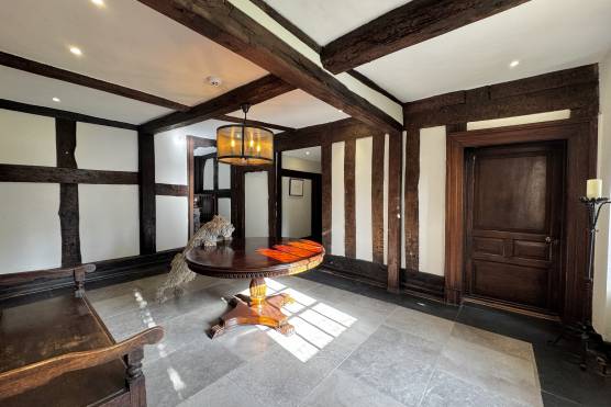 3316C 24 filming location house in Cheshire traditional entrance hallway.jpg