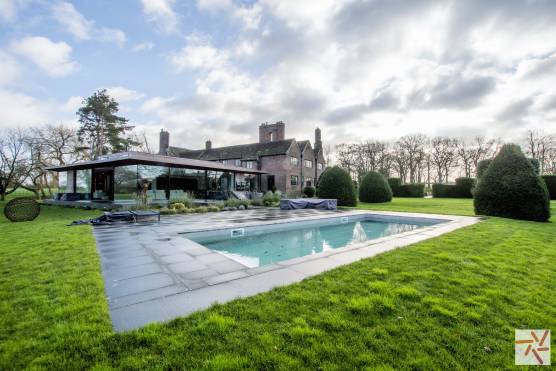 3316C 3 filming location house incredible contemporary property with outdoor swimming pool.jpg