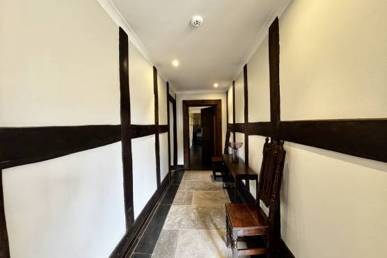 3316C 37 tv drama location house in Cheshire traditional hallway.jpg