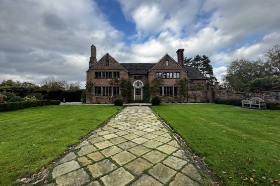 3316C 48 photo shoot location house in Cheshire manor house.JPG