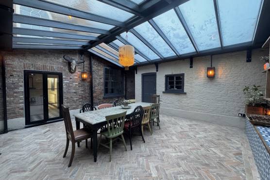 3522N 12 tv shoot location house in North Yorkshire exposed brick dining area