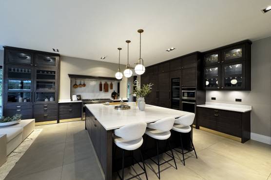 3523C 2 filming location house in Cheshire stylish open plan kitchen.jpg