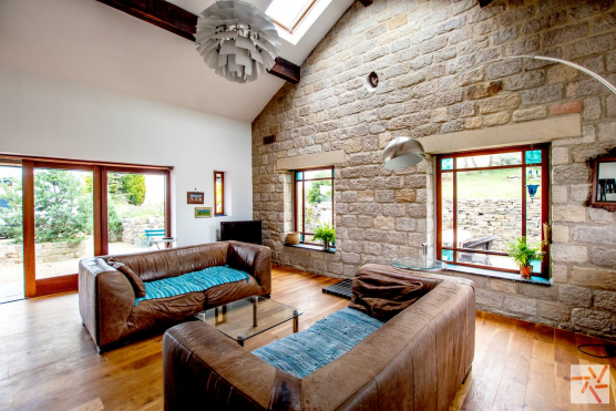 3148W West Yorkshire filming and photo shoot location with high ceiling, exposed brickwork, naturual light and beams