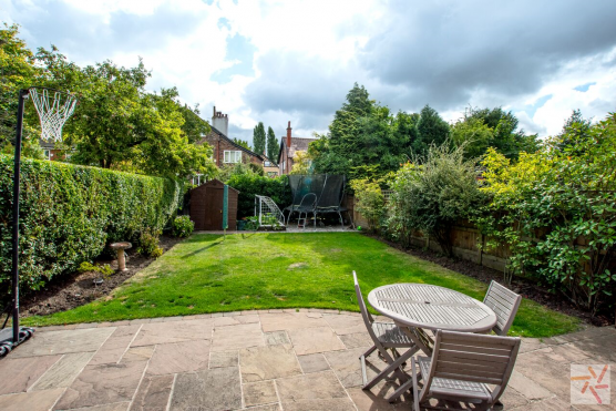 3150C 14 film and photo shoot location in Cheshire enclosed familiy garden with patio