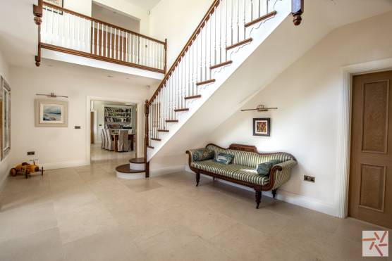 3152C 11 filming location in cheshire impressive entrance hallway