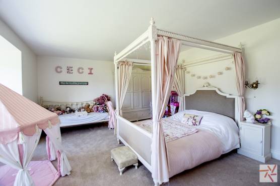 3152C 18 filming location house in cheshire girls bedroom