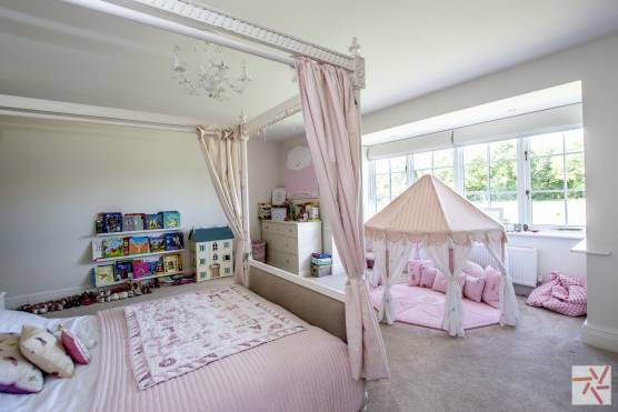 3152C 19 photo shoot location in cheshire girls bedroom