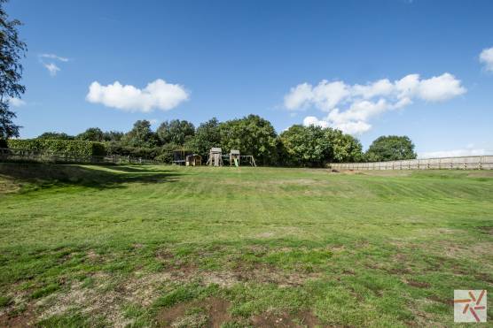 3152C 29 filming location in cheshire large family garden