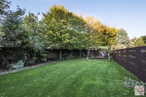 3160M 23 photo shoot location house in manchester large family garden