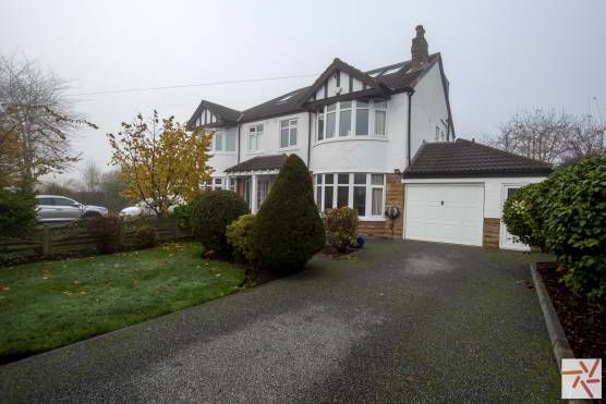 3169W 18 tv drama location house in Leeds large family home with large driveway and gardens