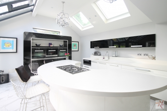 3108W 8 Photo shoot location in West Yorkshire contemporary white kitchen with hob on the island 