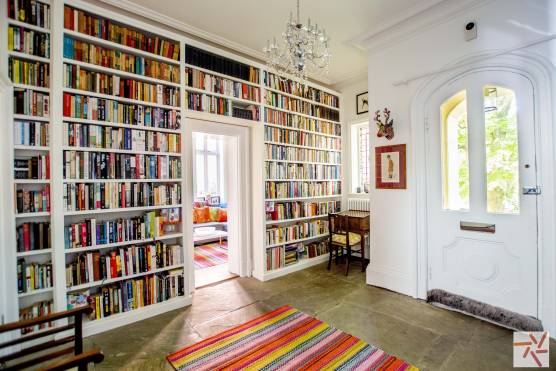 3185W 2 filming location house in Leeds bookcase feature wall