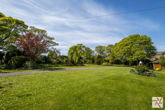 3187W 14 photo shoot location house in west yorkshire beautiful gardens with mature trees