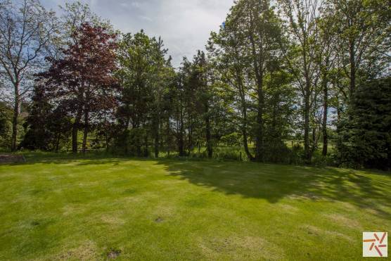 3189W 27 tv drama location house in cheshire large garden with mature trees.jpg