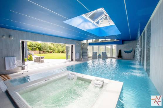 3244C-3-photo-shoot-location-house-in-Cheshire-modern-swimming-pool.jpg