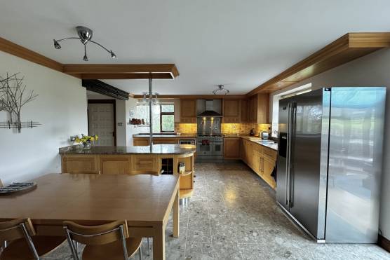 3464C 6 photo shoot location house in Cheshire farmhouse with large kitchen diner