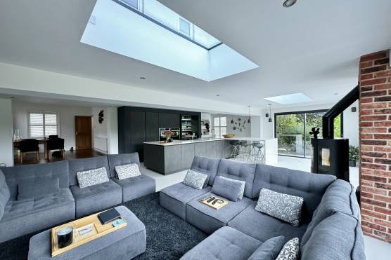 3509C 2 tv shoot location house in Cheshire family home with contemporary open plan kitchen overlooking a large garden