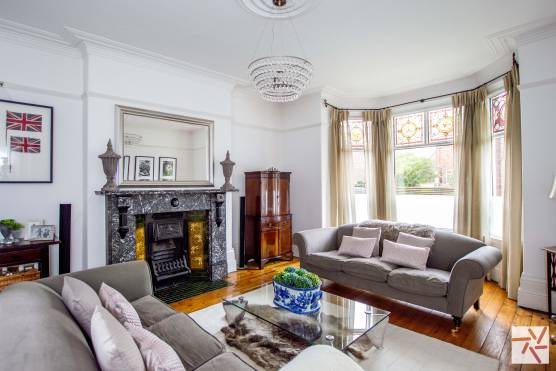 3222M-1-photo-shoot-location-house-in-Manchester-Victorian-living-room.jpg