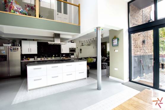 3241M-1-photo-shoot-location-house-in-Manchester-open-plan-kitchen.jpg