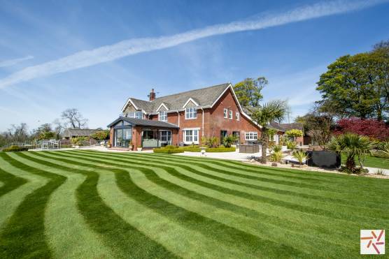 3245C-1-photo-shoot-location-house-in-Cheshire-stunning-property-with-huge-gardens.jpg