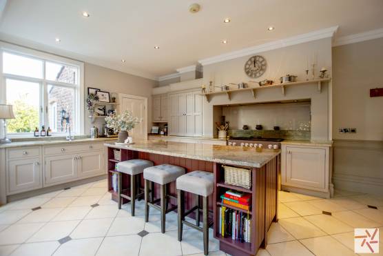 3258C 1 photo shoot location house in Cheshire stylish traditional kitchen