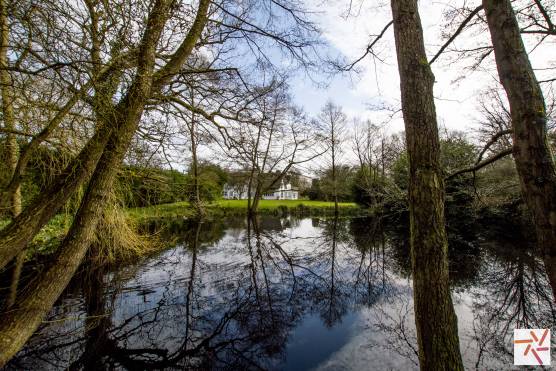 3270C-1-photo-shoot-location-house-in-Cheshire-rural-setting-with-pond.jpg