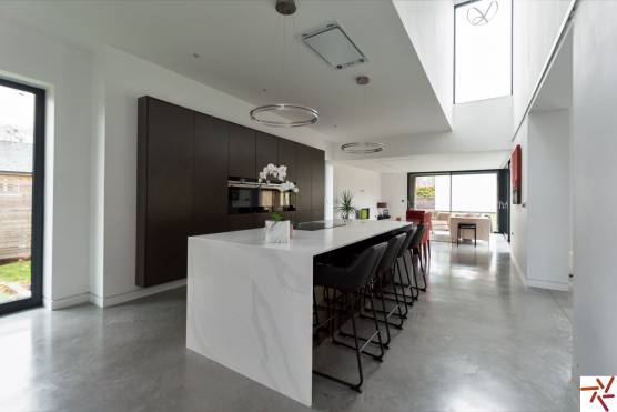 3307C-1-filming-location-house-in-Cheshire-contemporary-open-plan-kitchen.jpg