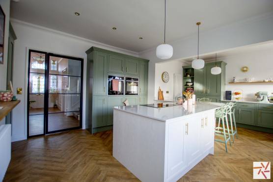 3319V 1 photo shoot location house in Merseyside modern kitchen with crittall doors