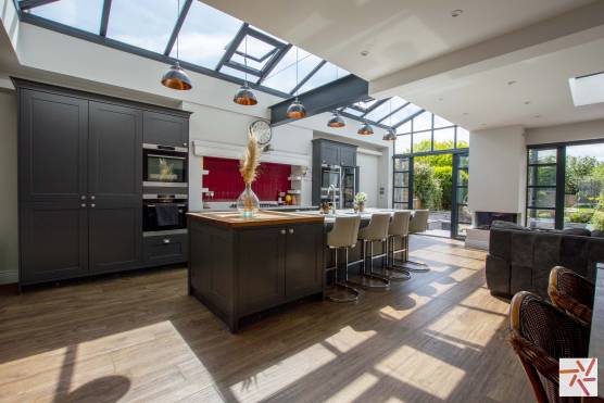 3454M 1 filming location house in Manchester large open plan kitchen with crittall doors