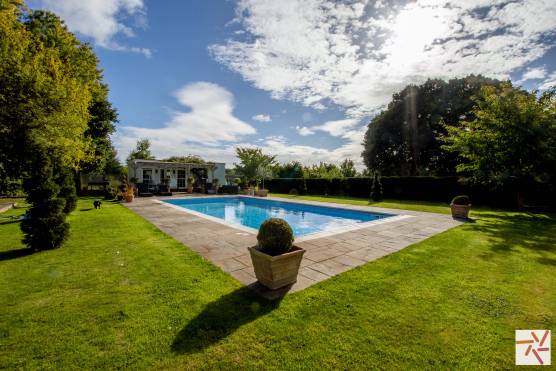 3363N 1 photo shoot location house in North Yorkshire with stunning gardens and swimming pool