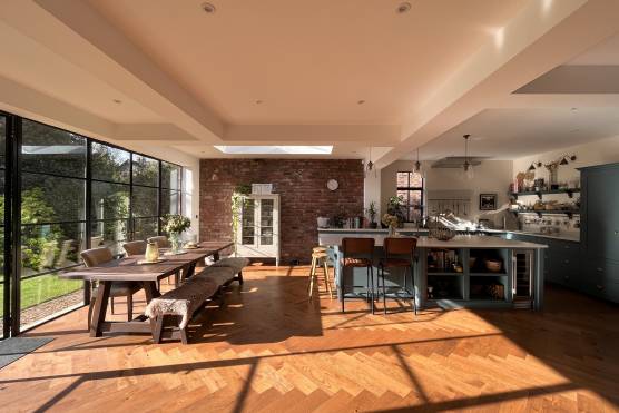 3431M 1 photo shoot location house in Manchester open plan kitchen with exposed brick