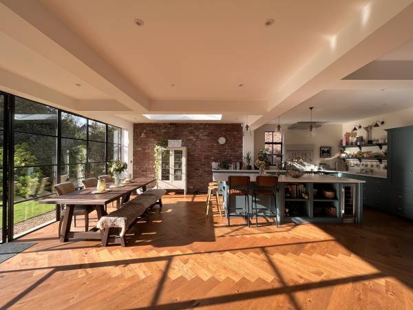 3431M 1 photo shoot location house in Manchester open plan kitchen with exposed brick