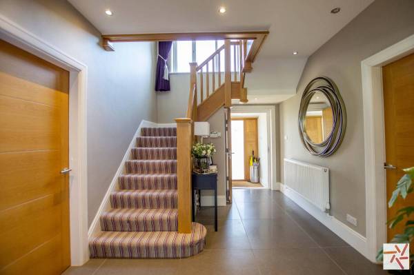 3257W 11 filming location house in Cheshire large staircase